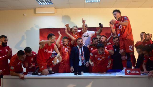 beat·365-
有一种励志叫潘德夫:国家队生涯19年 他终于能到场欧洲杯了(图4) beat·365-
有一种励志叫潘德夫:国家队生涯19年 他终于能到场欧洲杯了(图4)