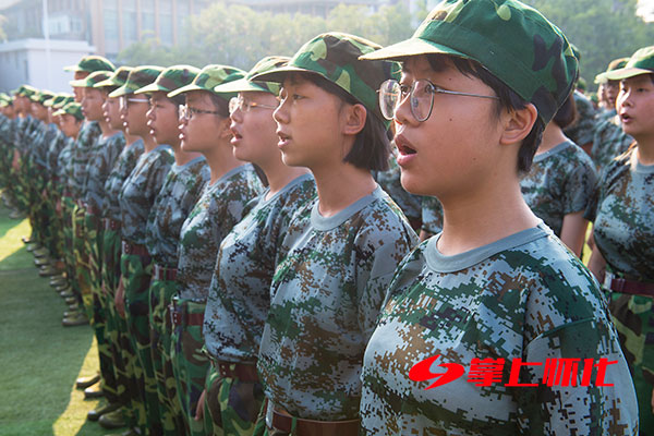 ‘beat365官网’爱心义诊进社区 为居民免费测血糖(图1) beat·365